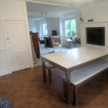 Au Coeur De La Forêt, De 2 à 14 Personnes Hébergement de vacances Soulaures