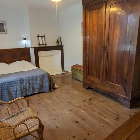 Au Coeur De La Forêt, De 2 à 14 Personnes Hébergement de vacances Soulaures